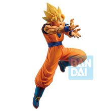 Load image into Gallery viewer, Dragon Ball Z The Android Battle with Dragon Ball Fighters Super Saiyan Son Goku
