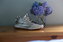 Load image into Gallery viewer, CEEZE Sneaker Sculpture
